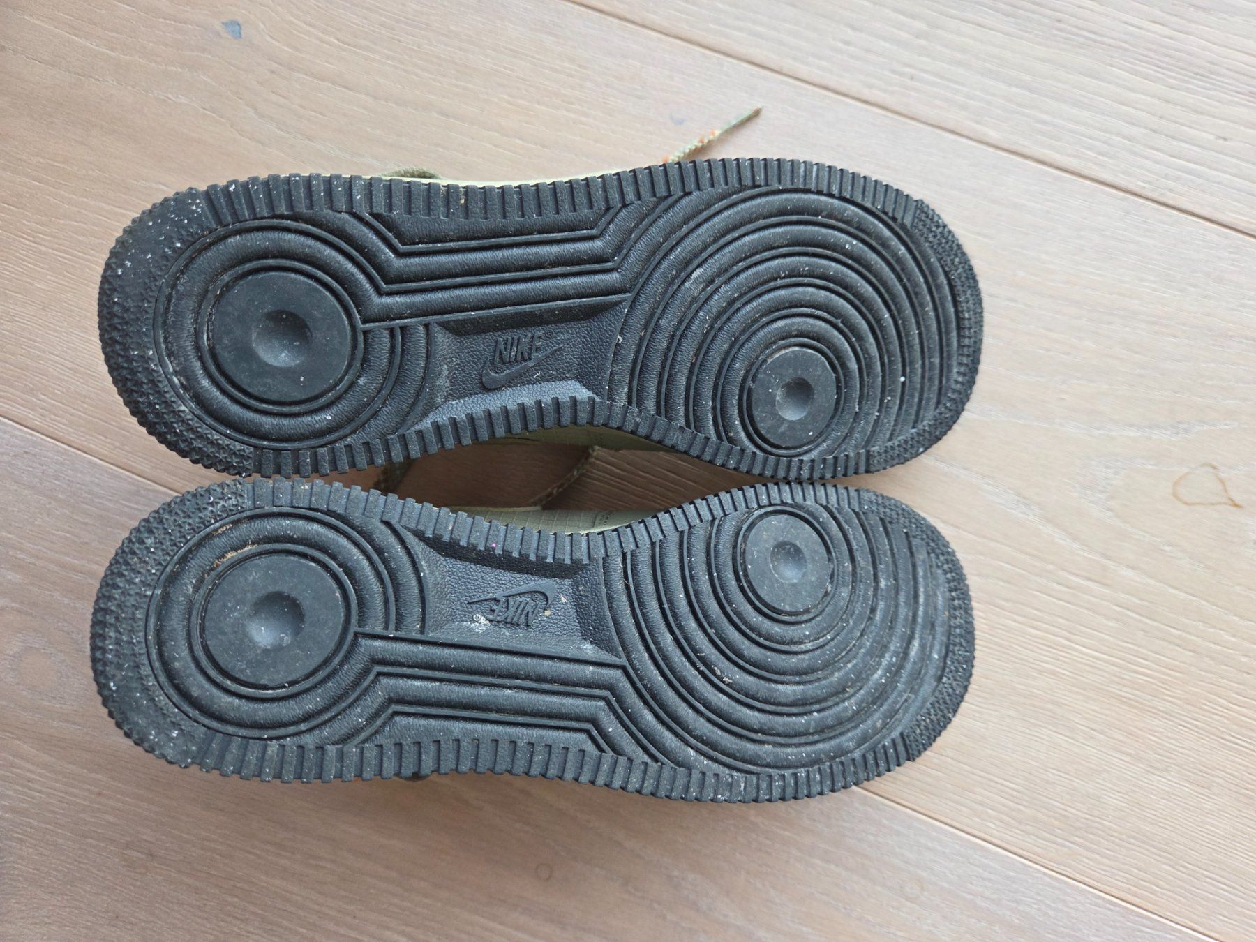 Nike Scarpe da uomo: Nike Air Force 1 '07 Mid Sneaker – Usato da Rüschlikon venduto da tiniweeeny 7