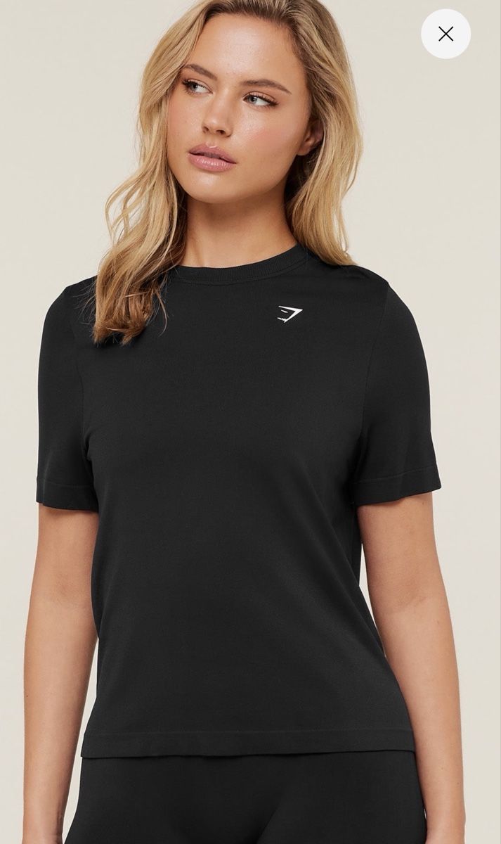 Gymshark T-shirt: Schwarzes Gymshark T-Shirt – Usato da Basel venduto da jul_fx99