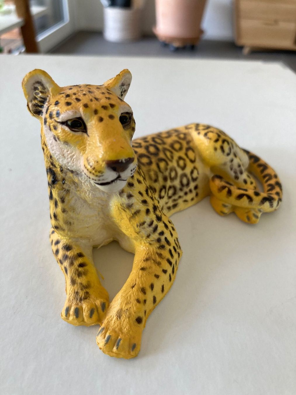 Giocattoli: Leopardin liegend Tierfigur von AAA – Usato da Zwillikon venduto da Eni88 1