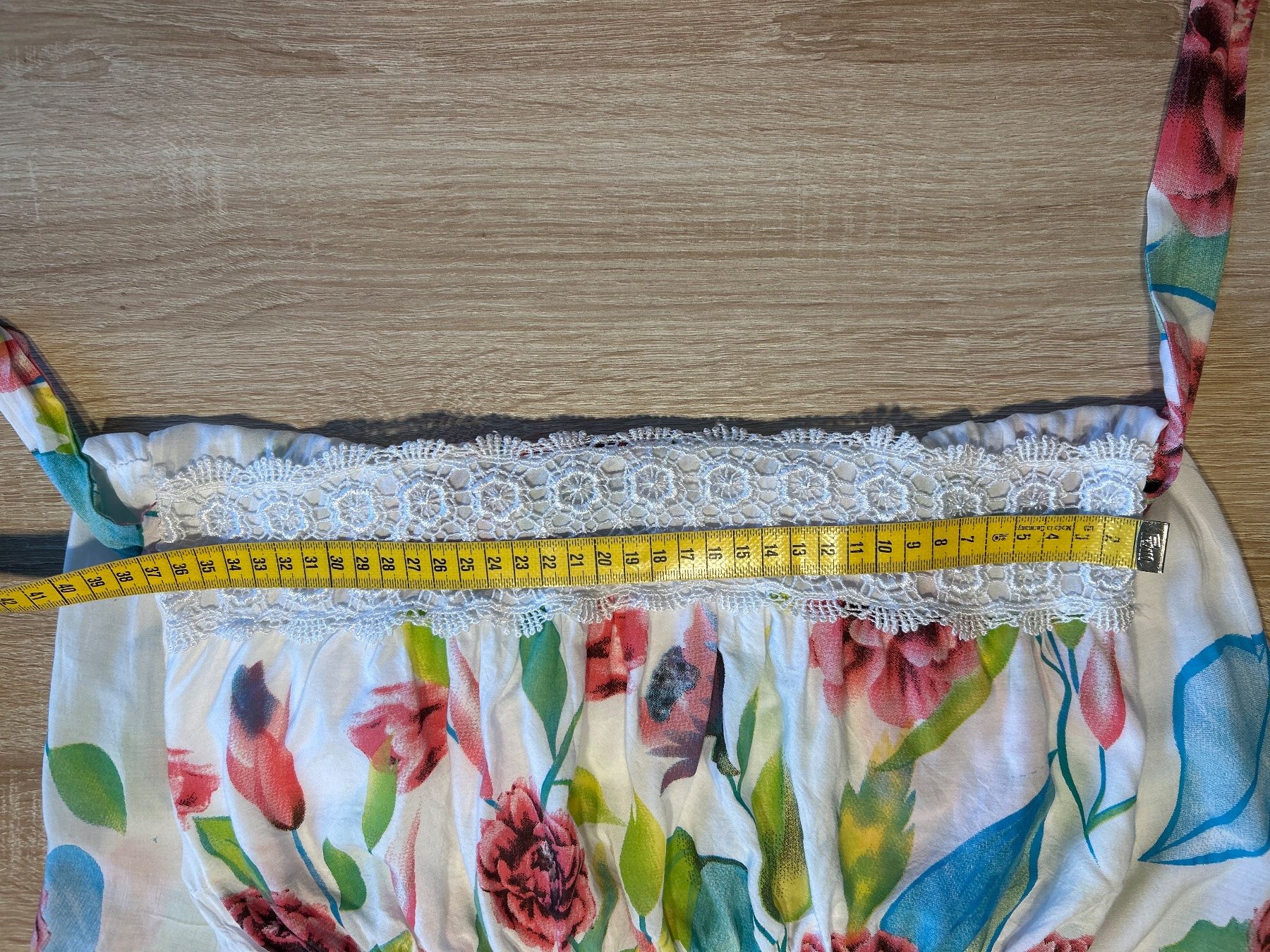Kleider: Maxikleid weiss mit Blumenmuster Schulterfrei Einheisgrösse – Gebraucht aus Brunnen von Nala2929 7
