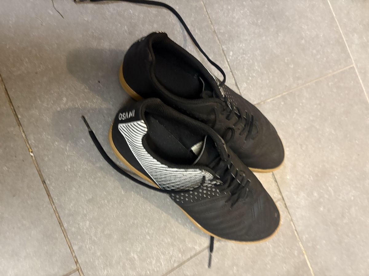 Scarpe da uomo: Hallenschuhe schwarz Grösse 41 – Usato da St. Margarethen TG venduto da Berk54 2