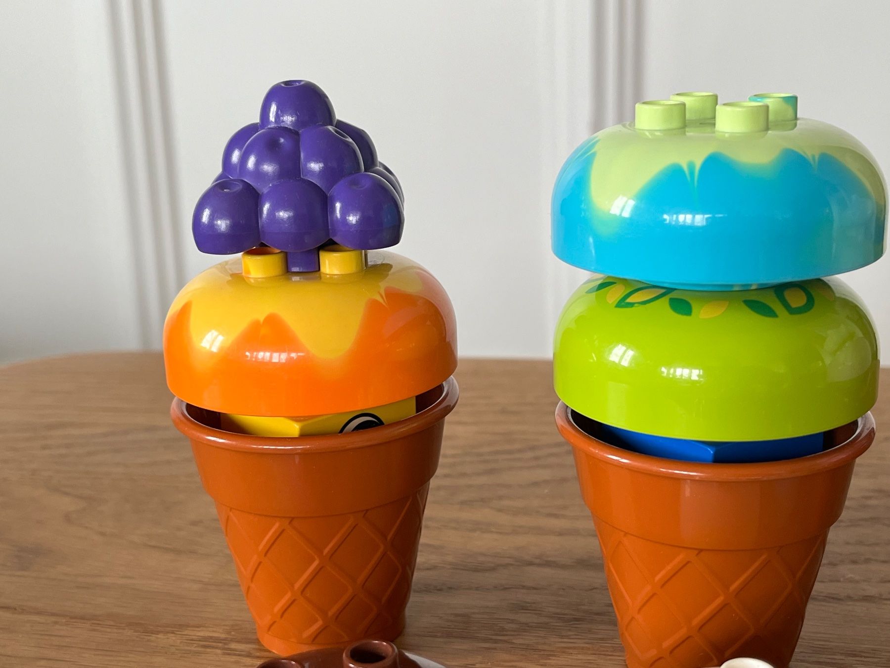 Lego Figuren: Lego Duplo Eisspass Eis Eiswaffel Ice cream Eistüte – Gebraucht aus Ennetbaden von  3