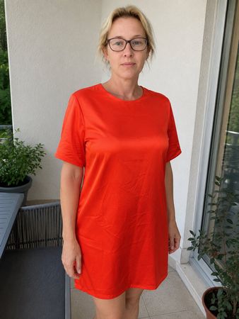 COS | robe t-shirt rouge satinée soie manches courtes | 42