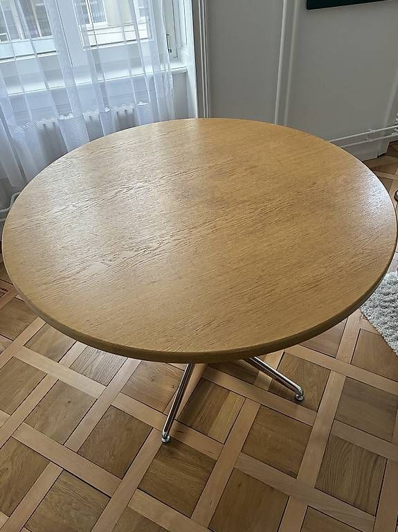 Tavoli: Runder Holztisch mit Metallfuss – Usato da Basel venduto da jan_xwq9