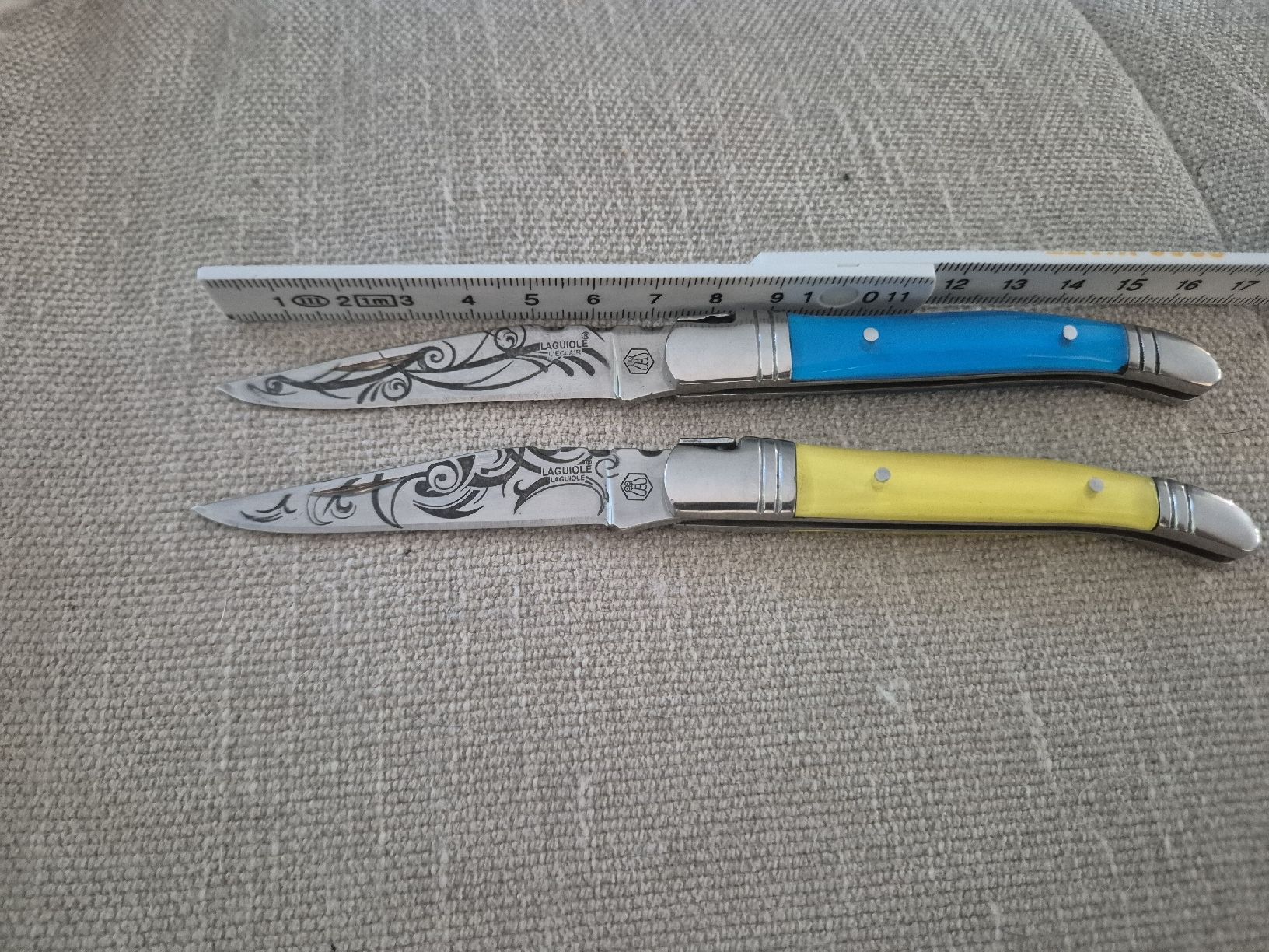 Laguiole Couteaux de poche: Taschenmesser Laguiole blau und gelb mit Gravur  – Neuf (Voir description) à Binningen par rom_9ls7 4