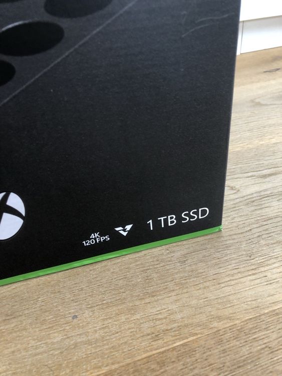 XBOX Series X 1TB, Controller und Spiele 3