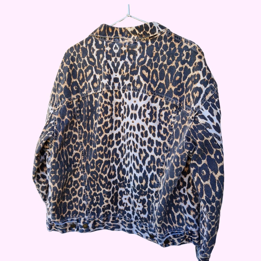 Pull&Bear Vestes: Jeansjacke PULL&BEAR Leo-Print Grösse S (oversized, eher M) – D'occasion à Bern par Vintagefromthefuture 1