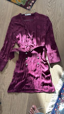 Robe Zara bordeaux avec ceinture! Taille S