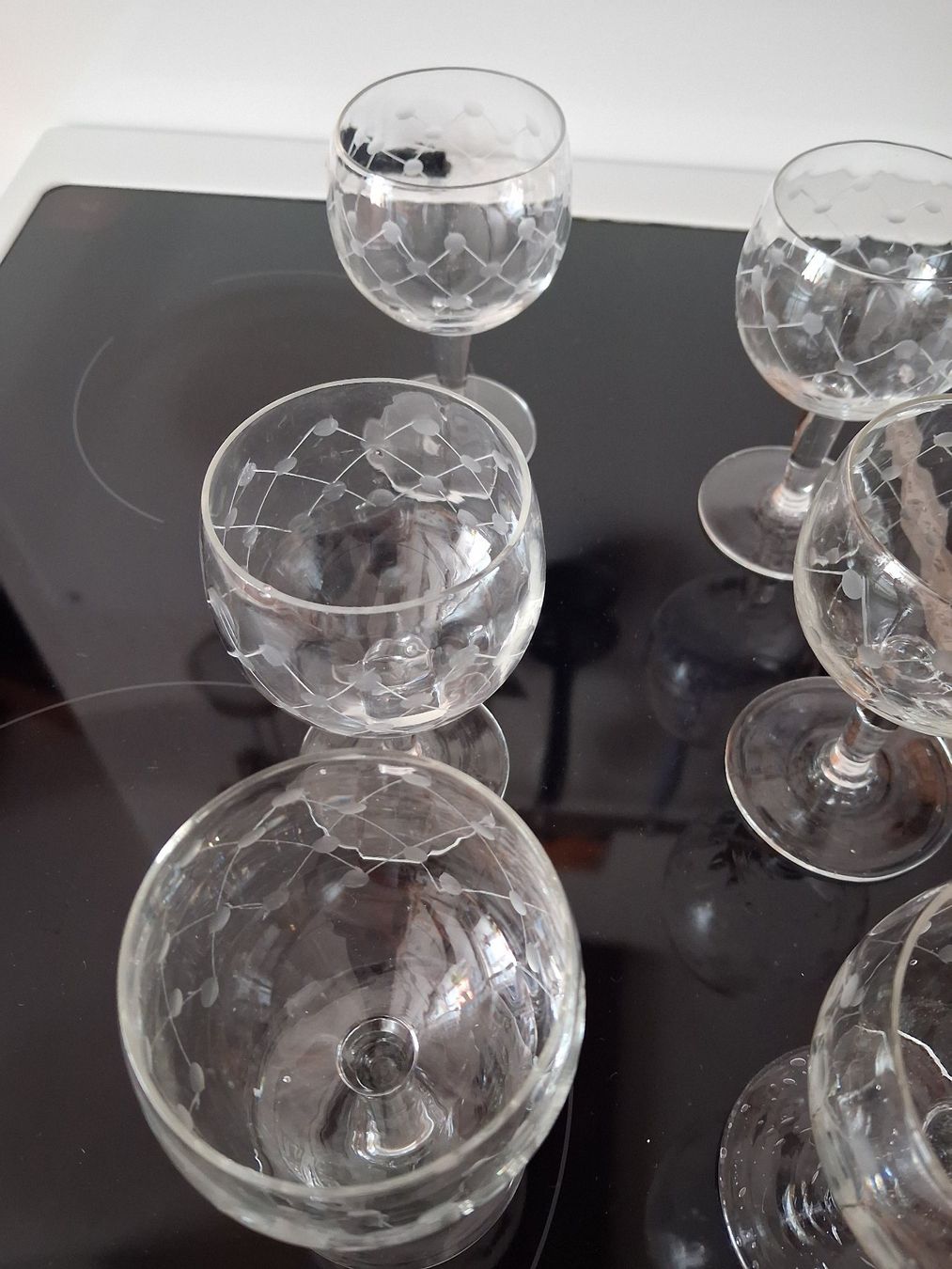 Bicchieri: 6er Set Weingläser mit Schliffmuster, feine Wein-Kelche – Nuovo (secondo la descrizione) da Wald ZH venduto da e8e 2
