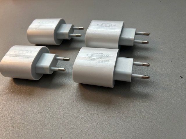 Unità & Adattatore: 4x Ladegerät 20W USB Power Adapter – Usato da Birmensdorf ZH venduto da SwissQualityTrade