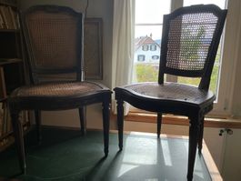 Zwei Stühle Holz mit Wiener Geflecht reparaturbedürftig