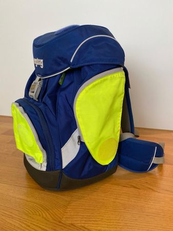 Ergobag Rucksack blau mit neongelben Applikationen