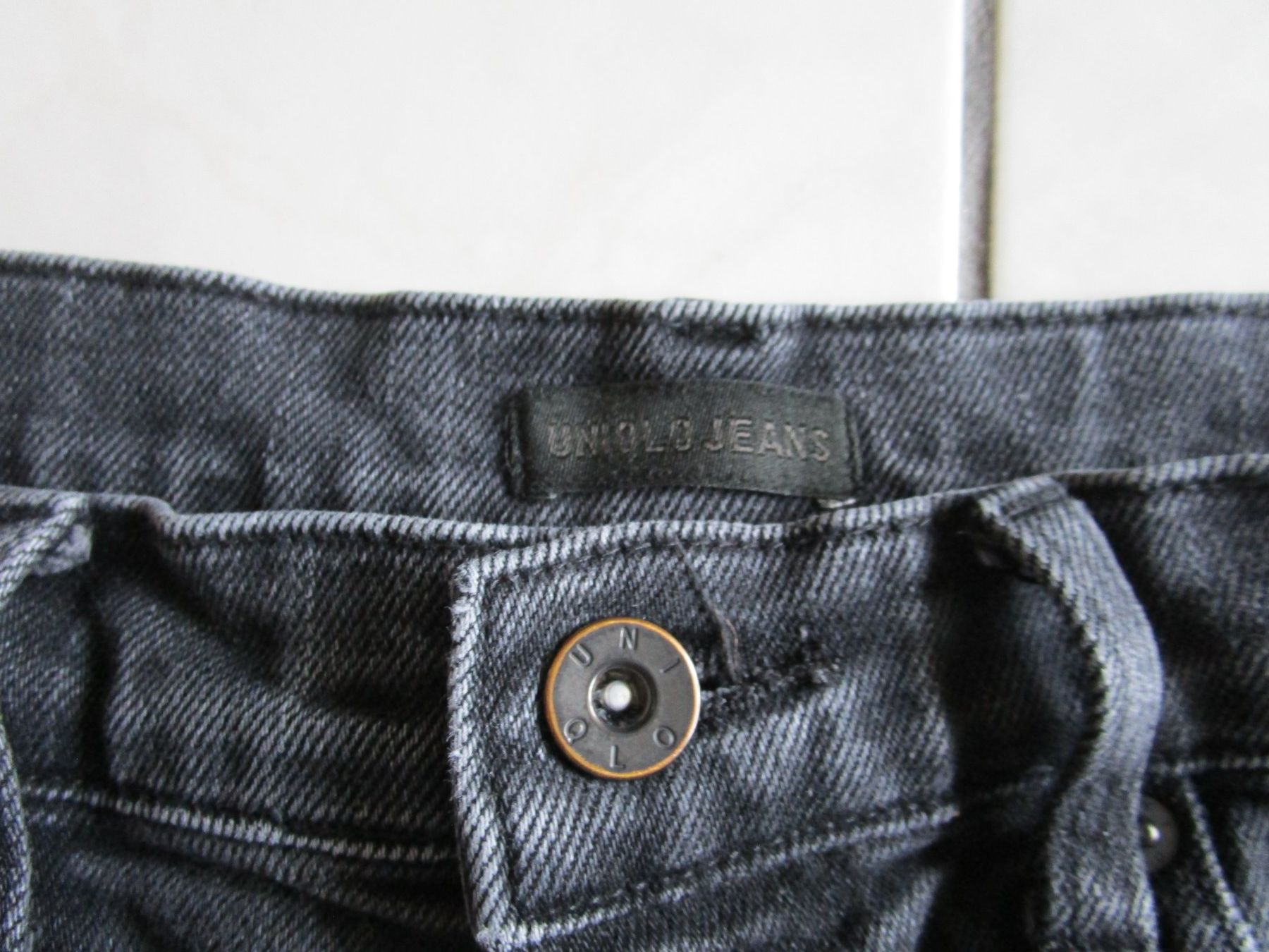 Uniqlo Jeans: Jeans Uniqlo Gr. W 28 schwarz – Usato da Volketswil venduto da Megaissimo 1