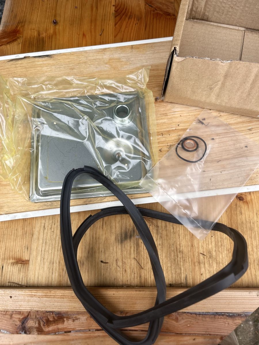 Land Rover Tutti pezzi di ricambio auto: Landrover Servicekit – Nuovo e nell'imballaggio originale da Erlenbach venduto da Azegobelei 1