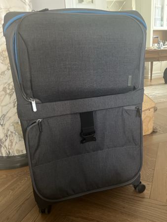 Big nylon carry on  &  suitcase with 4 wheels  🛞