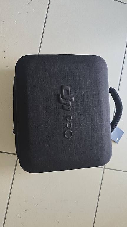 Videocamere: DJI RS4 PRO COMBO  Excellent état – Usato da vevey venduto da maelbadavd 3