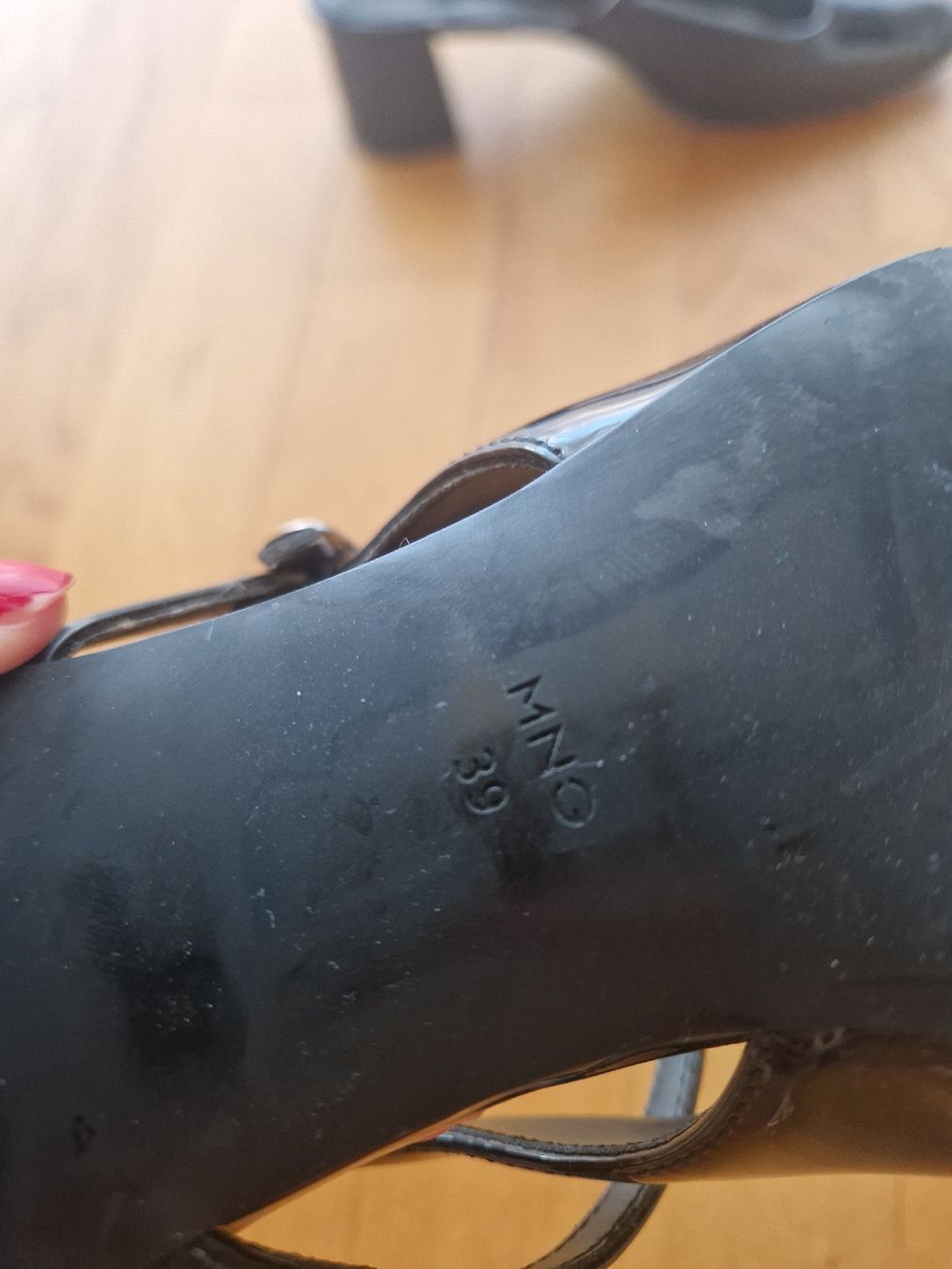 Mango Damenschuhe: Glänzende Schuhe mit Absatz von Mango, Gr. 39 – Gebraucht aus Fislisbach von mgr_yy8b 3