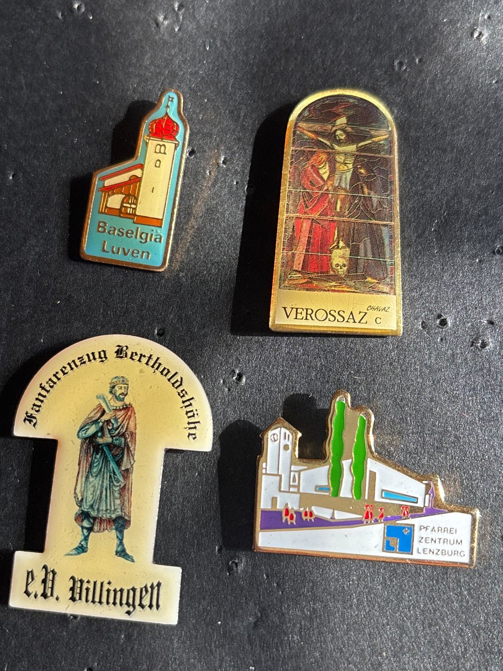 Plaquettes & Badges: Pins Kirchen Etc. – D'occasion à Lützelflüh-Goldbach par NicoleL.