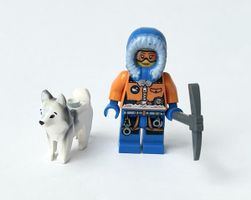 LEGO City Arktis Polarforscher mit Eispickel und Husky Hund