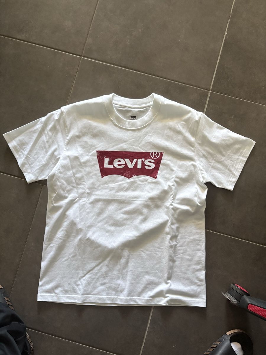 Levi's T-shirt: LEVIS Tshirt – Nuovo (secondo la descrizione) da Basel venduto da pau_s6pv
