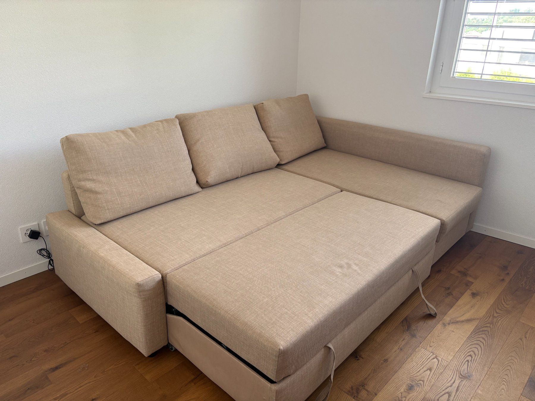 Ikea Sofas: IKEA FRIHETEN – D'occasion à Lausanne par zau_5z7w