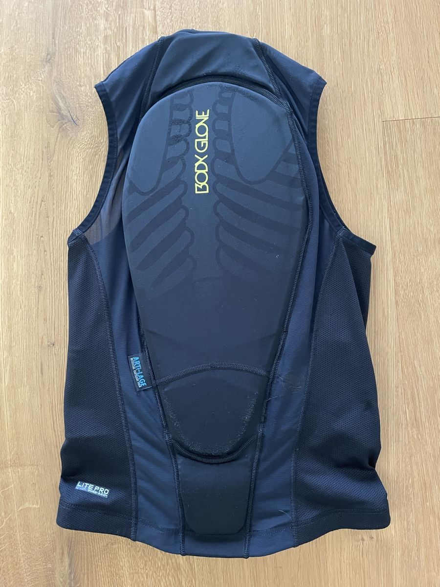 Schutz & Schoner: Body Glove Protektorweste Grösse 152/158 gebraucht – Gebraucht aus Hünenberg See von ECLB 1