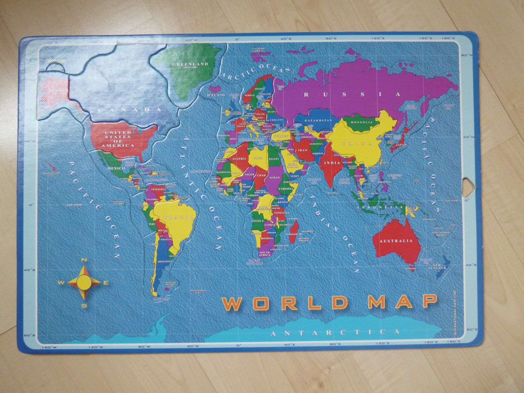 Puzzle: WORLD MAP Puzzle  "vintage"  36 Teilig Karton – Usato da Dättlikon venduto da Mamakuga