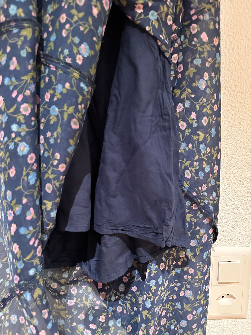 Abercrombie Kleider: Sommerliches Maxikleid mit Blumenmuster, Grösse S/36 – Gebraucht aus Tuggen von wollistar 3