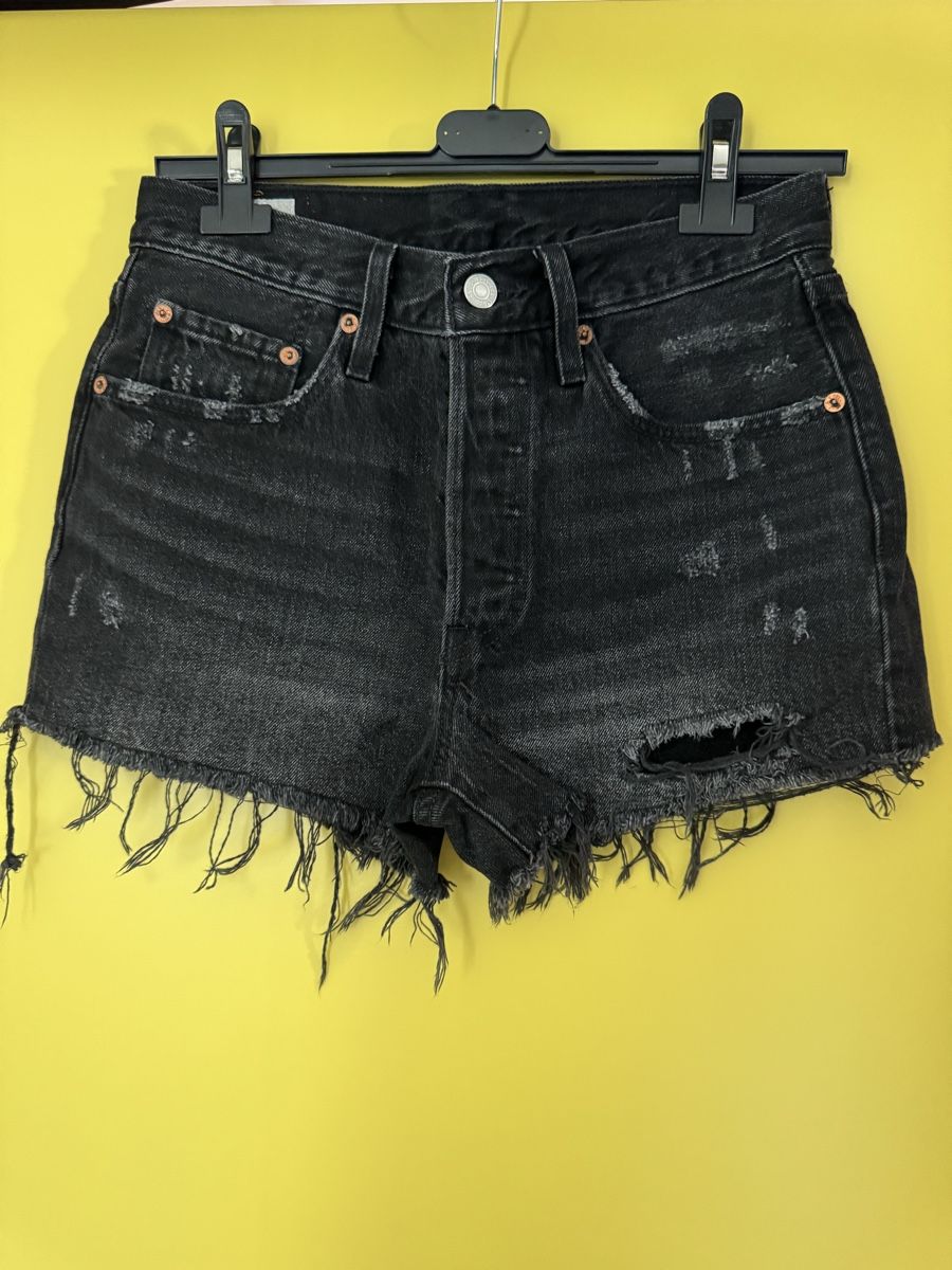 Levi's Jeans: Pantaloncini Levi’s taglia W26 – Usato da Claro venduto da kel_v7dj