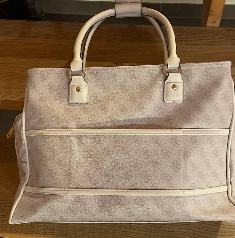 Guess Borse da donna: Grand Sac GUESS multipoches – Usato da Forel (Lavaux) venduto da mor_lmj9 1