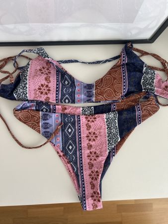 Neuwertiger Bikini mit Ethno-Muster