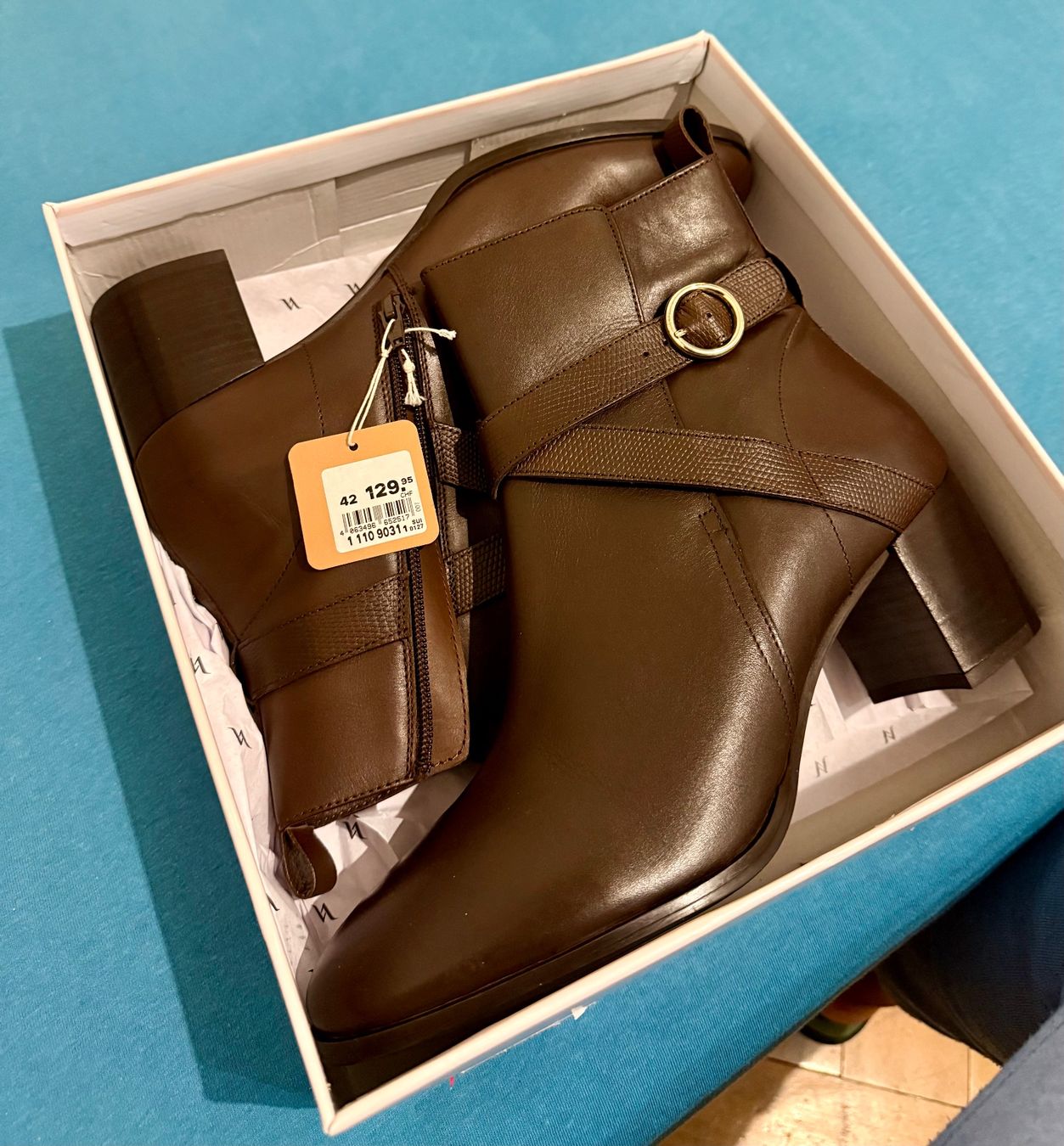 Damenschuhe: Bottines en cuir – Neu und originalverpackt aus Le Locle von tchanatakoua