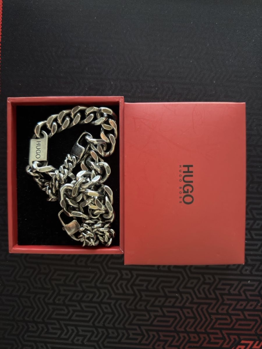 Hugo Boss Catenine: Hugo Boss Necklace – Nuovo (secondo la descrizione) da Luzern venduto da gavigol30