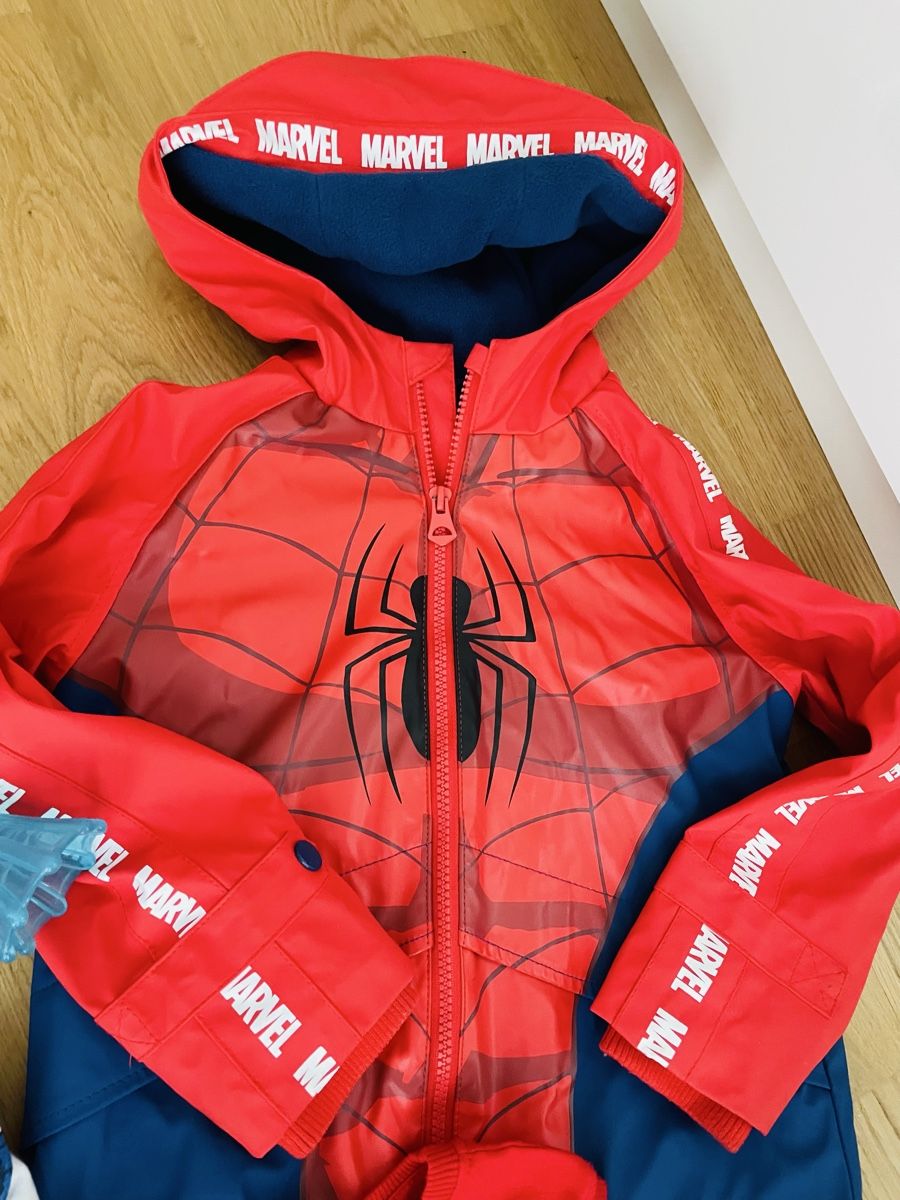 Kleiderpakete: Marvel Spiderman Bundle, with action figure included! – Gebraucht aus Zollikerberg von BS.SM 1