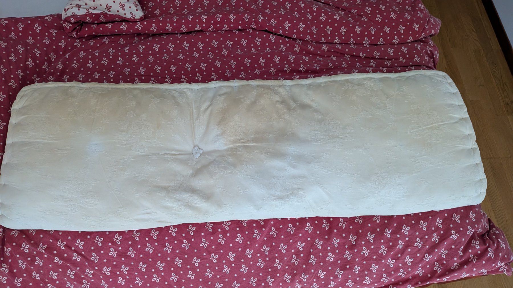 Coussins: Coussin traversin 140cm – D'occasion à Apples par lverschu