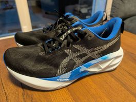 ASICS Novablast 5  Gr. 46 (US 11.5)  fast neu (80 km)
