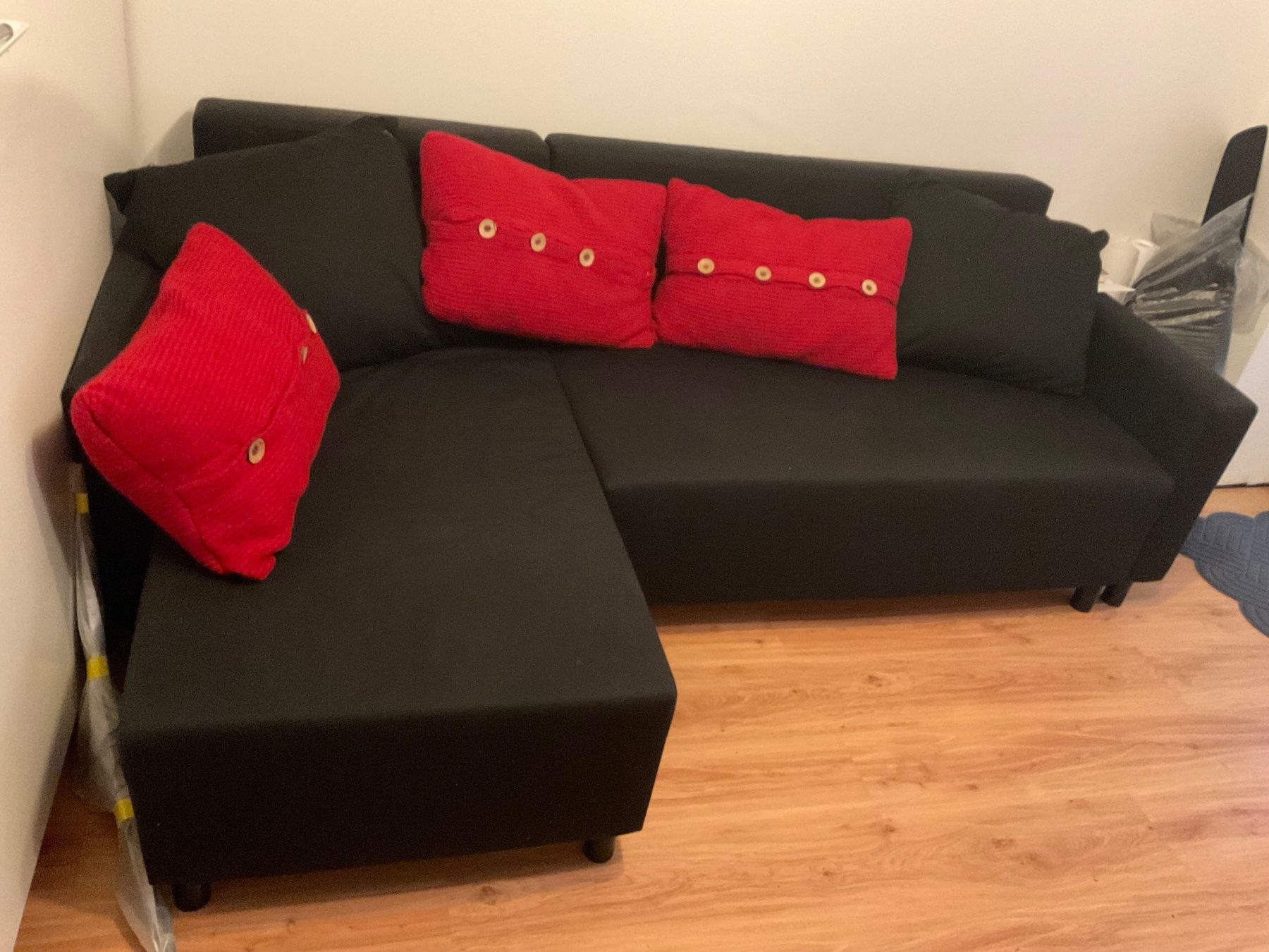 Divani: Schwarzes Sofa mit Bettfunktion.Neuwertig – Usato da Graenichen venduto da Chapron