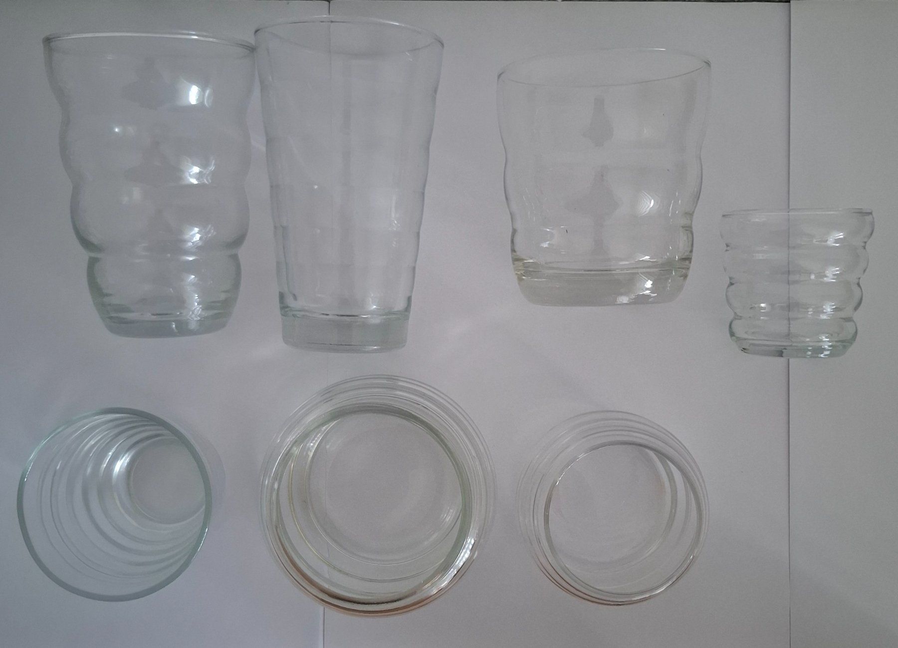 Bicchieri: 7 Gläser oder Vasen aus Glas mit Rillenmuster ca. 1960-1980 – Usato da Rothrist venduto da Clanx 2