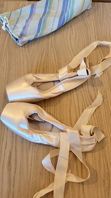 Scarpe per ragazze: Ballet Spitzen Schuhe  – Usato da Möhlin venduto da KWB