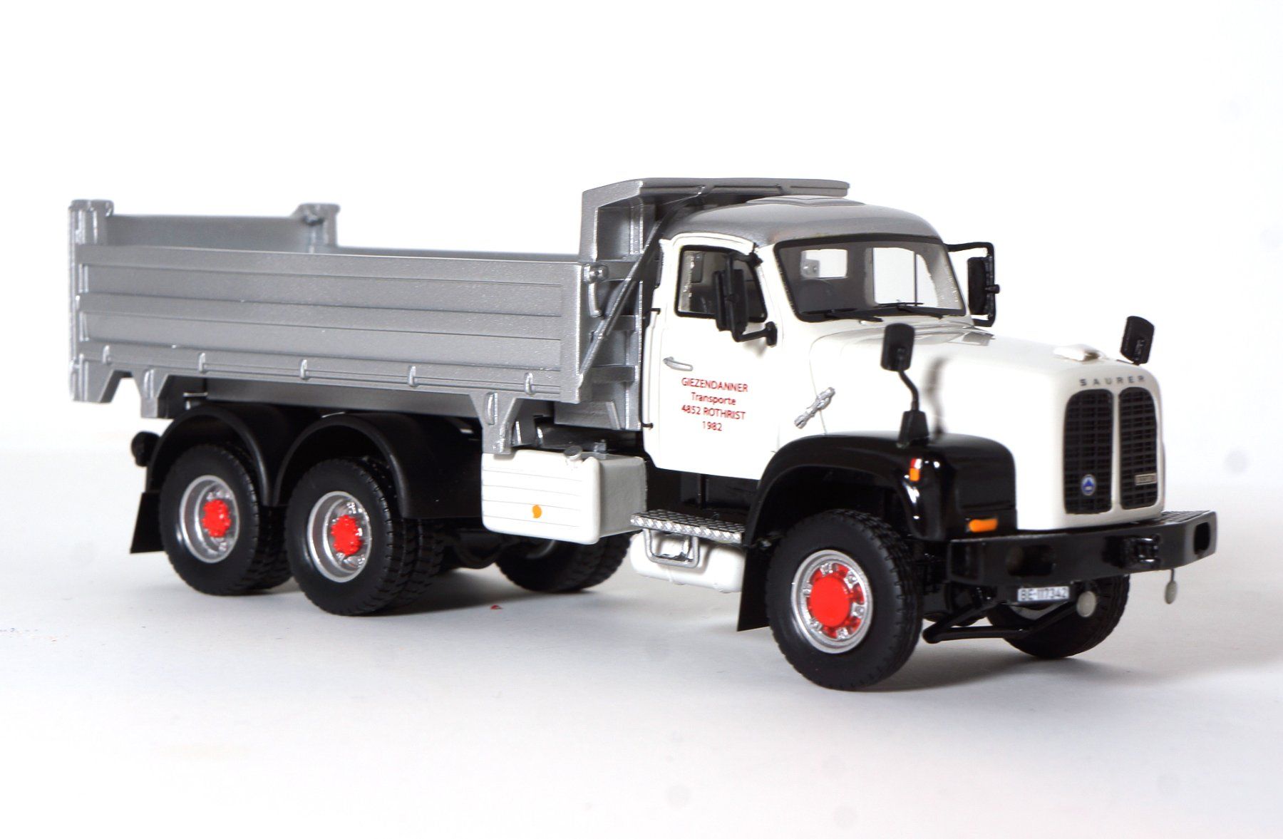 Kit di modellismo & Modellini statici: PowerTrac Saurer Gizendanner – Nuovo (secondo la descrizione) da Dagmersellen venduto da FBM-Bacheli