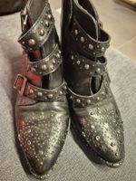Schwarze Nieten Stiefeletten, Grösse 38 - Top Zustand!