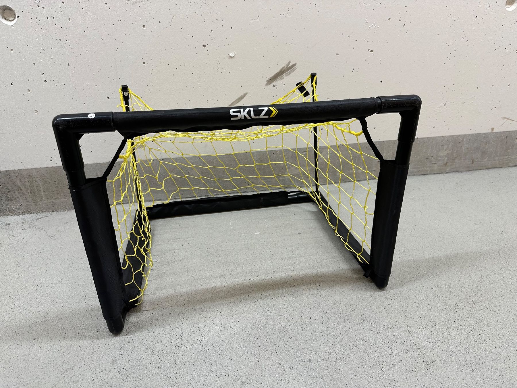 Buts de football & hockey: SKLZ Mini-Fußballtor Pro – D'occasion à St. Gallen par dbaumann72