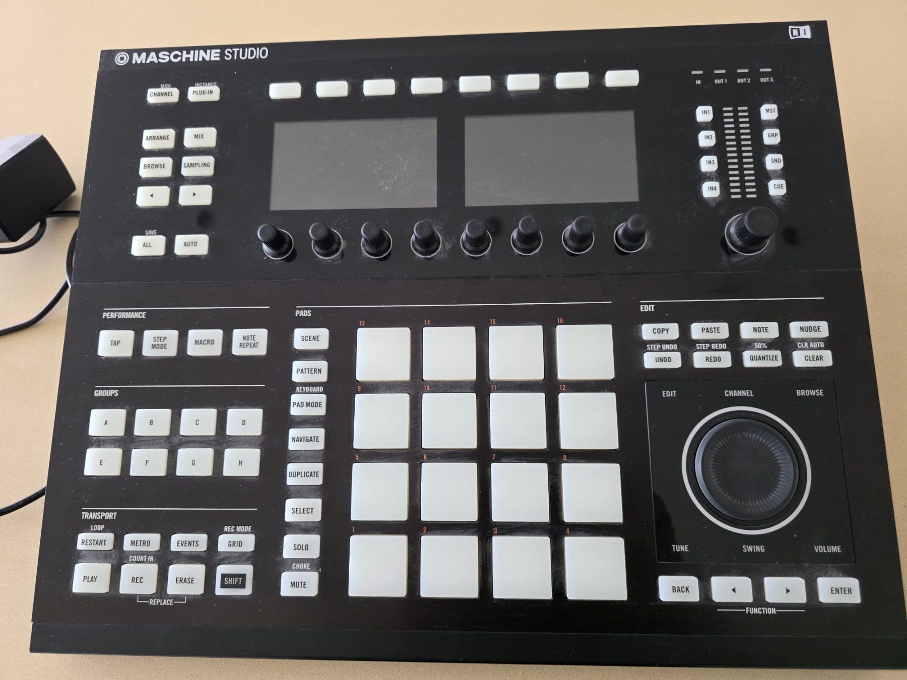 Native Instruments Musikinstrumente: Native Instrument Maschine Studio – Gebraucht aus Rotkreuz von Endeg0