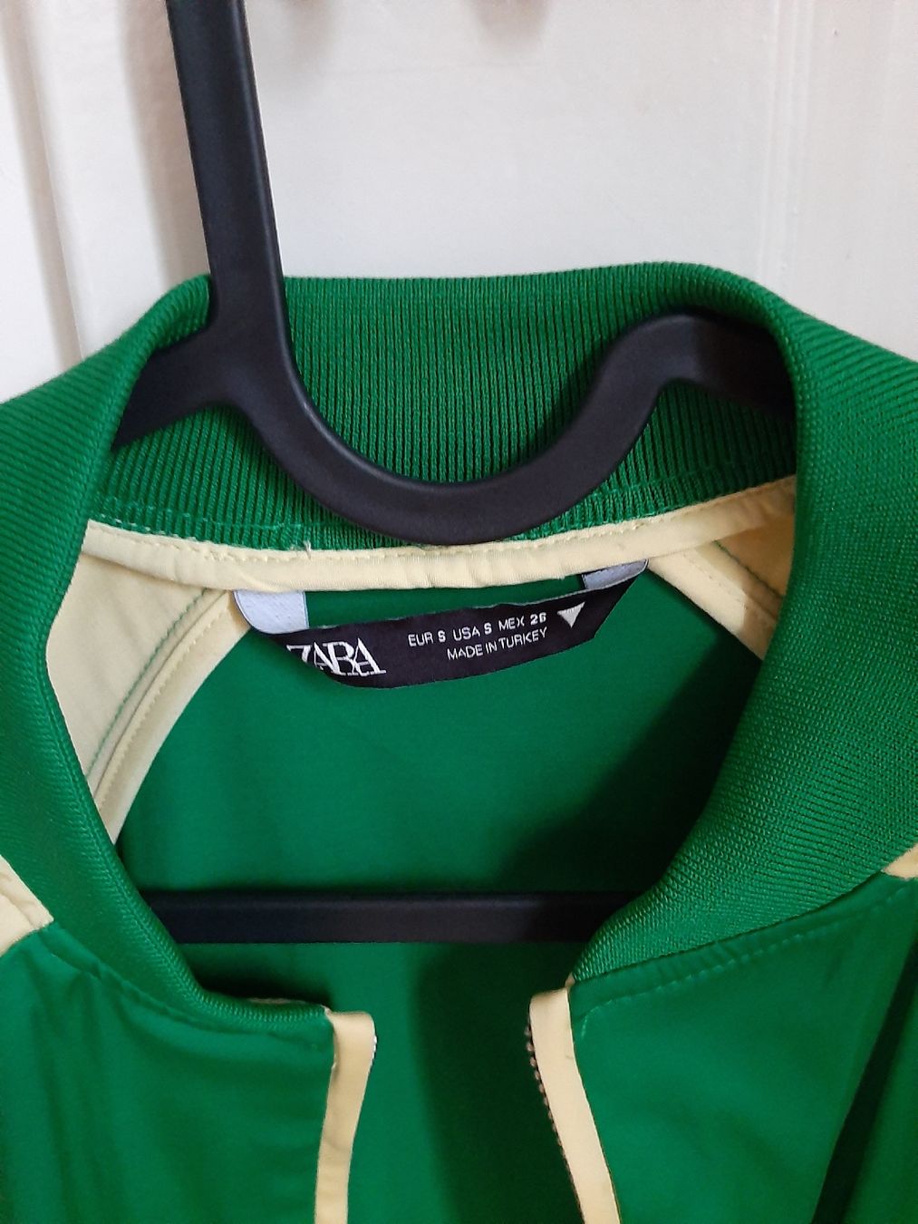 Zara Giacche: Bomber blazer Zara S vert blanc et jaune – Usato da Lausanne venduto da Cognitia 1