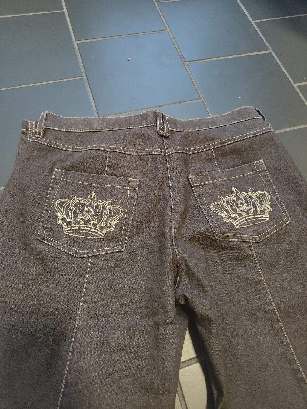 Heine Pantaloni: Y2K Hose mit Kronen – Nuovo (secondo la descrizione) da Zürich venduto da naedaeo