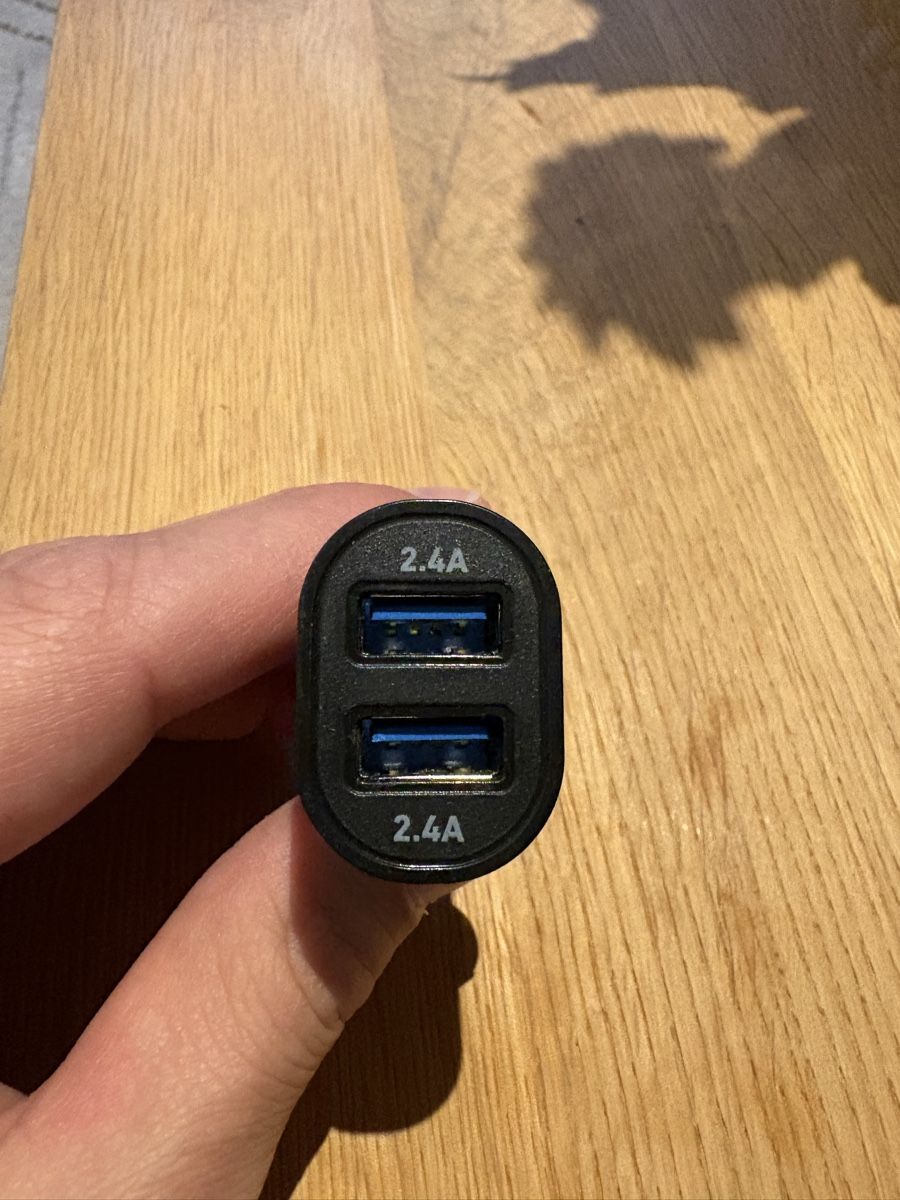 Caricabatterie: Auto USB Ladegerät - Doppel USB Anschluss, 2.4A, Schwarz – Usato da Riehen venduto da aschob