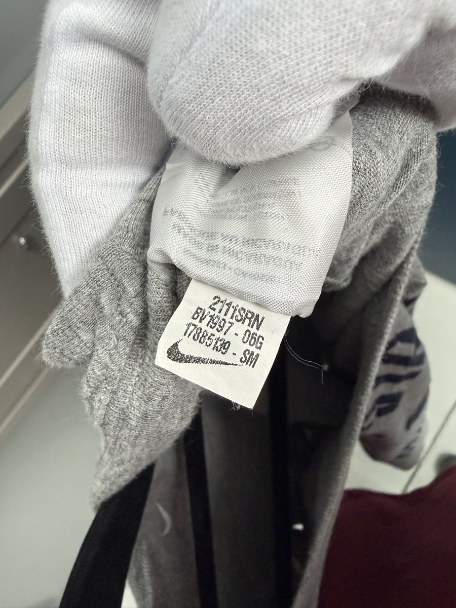 Nike T-Shirts: Nike tee – Gebraucht aus Lausanne von Unehistoiredesapes 3