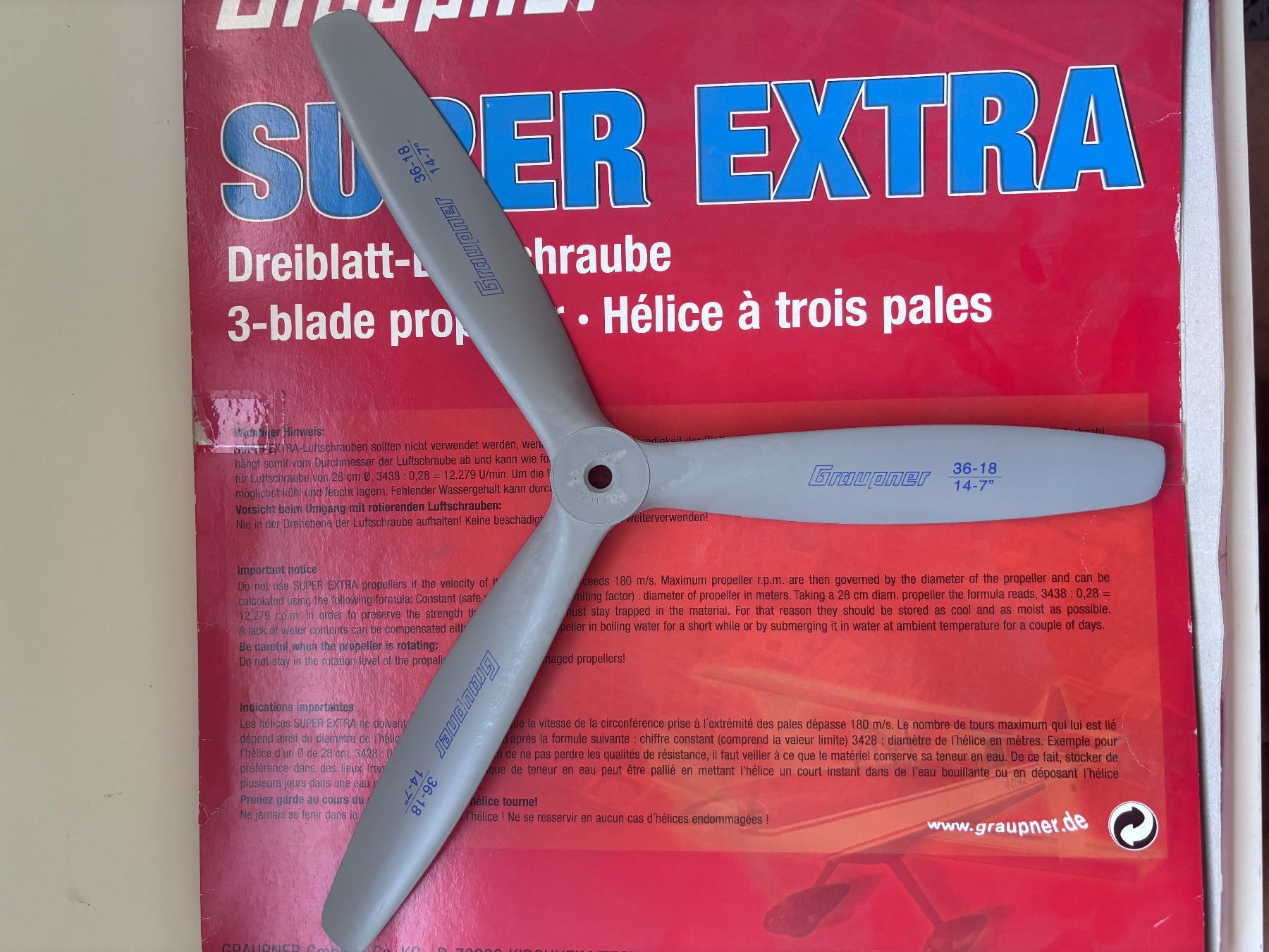 Graupner RC Modellbau: Hélice tripale14x7 Graupner Super Extra en nylon renforcé – Gebraucht aus Genève von Sabgoblin