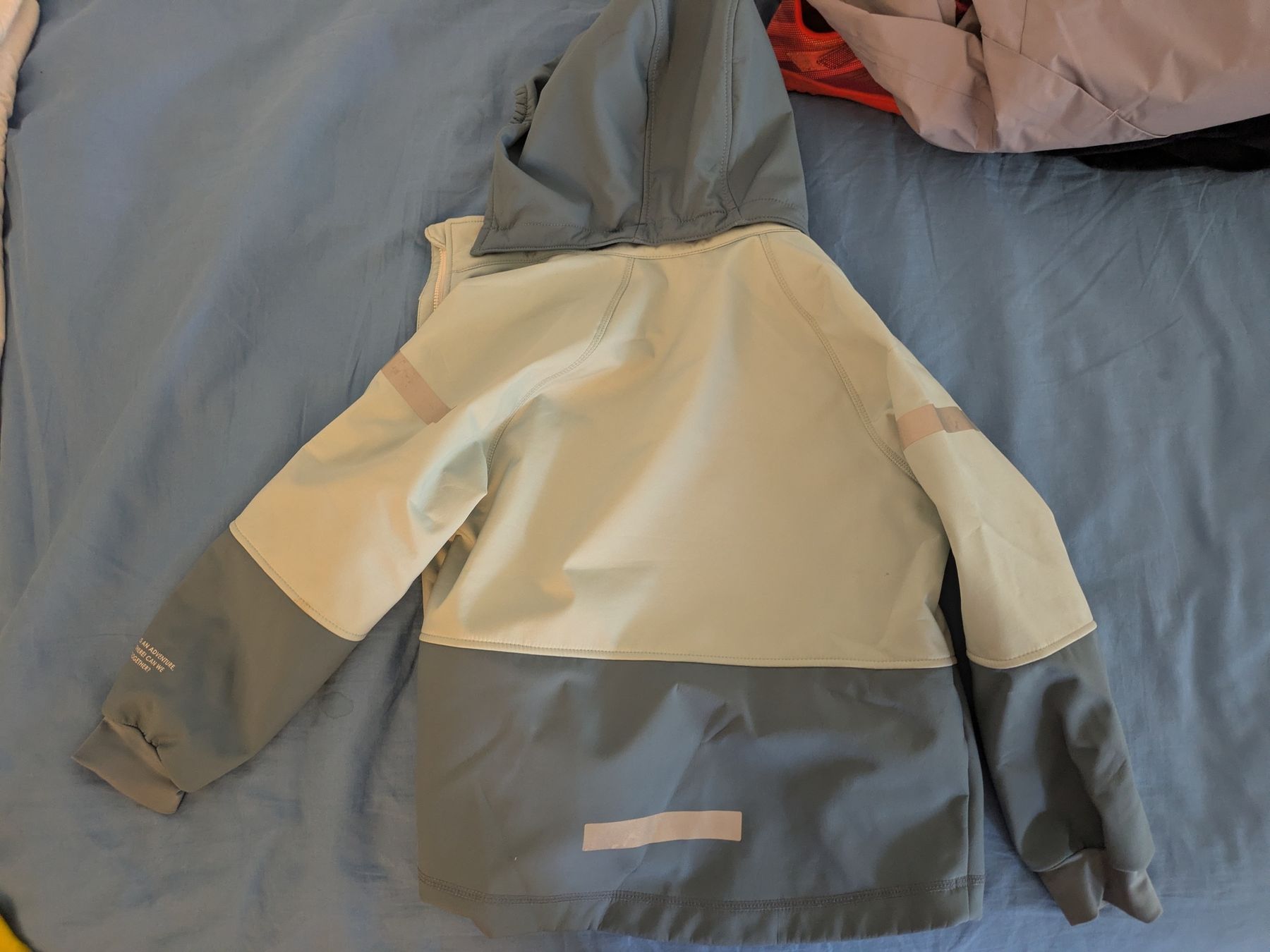 H&M Giacche & Cappotti: Kinderjacke H&M Grösse 122/128  – Usato da Zürich venduto da s--h 1