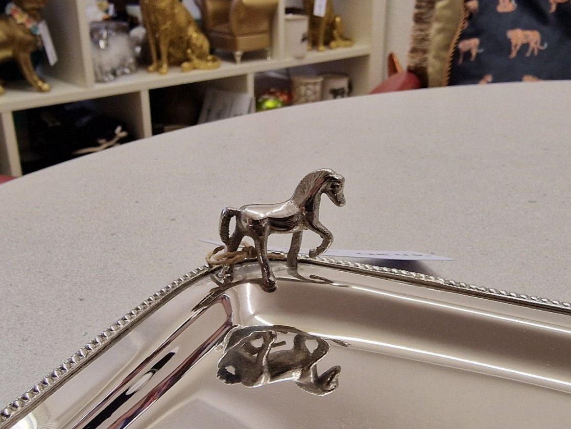 Statuette: Tablett silber mit Pferd (aus Aluminium) – Nuovo e nell'imballaggio originale da Schaffhausen venduto da AtelierPudesco 2